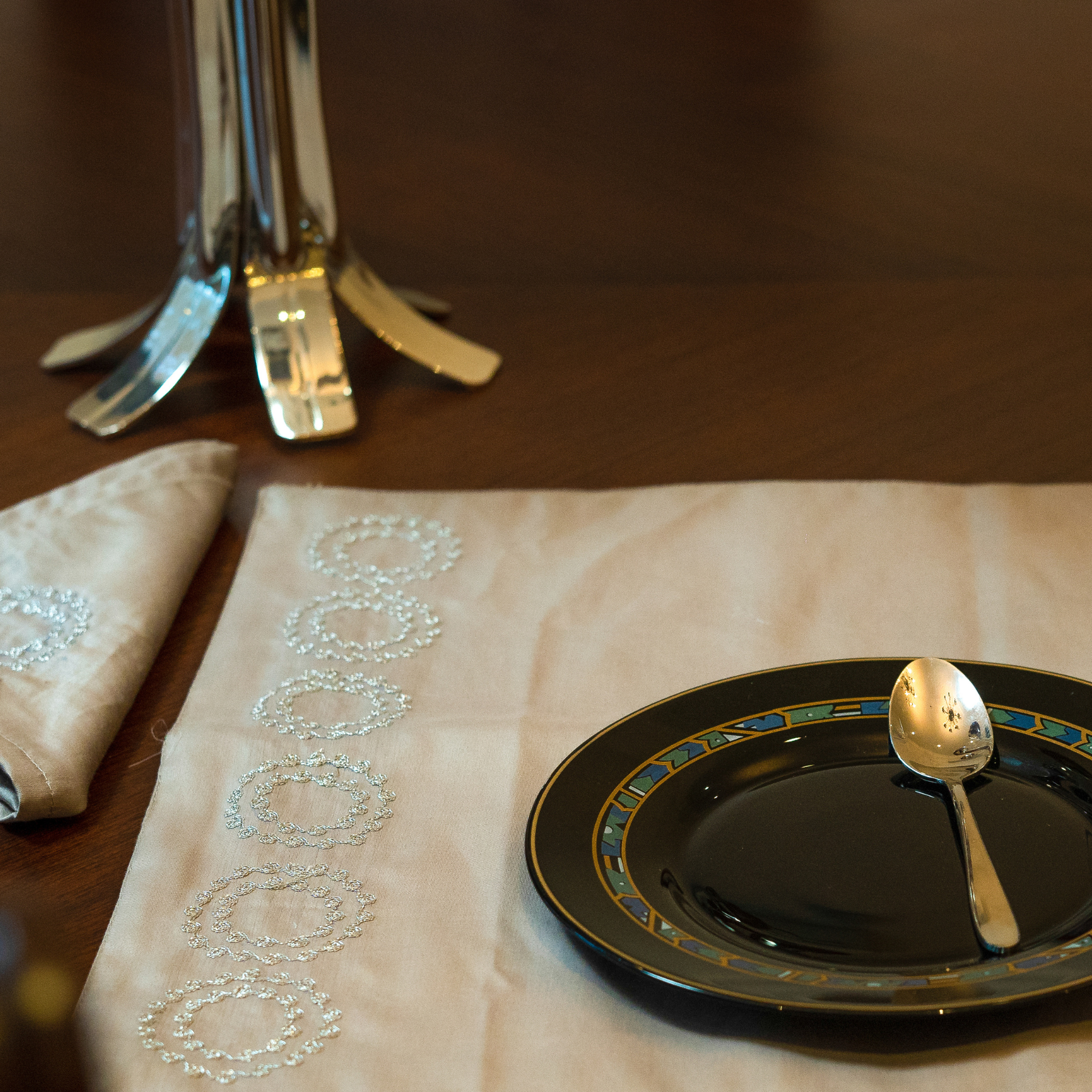 The Luxelife Signature Placemats